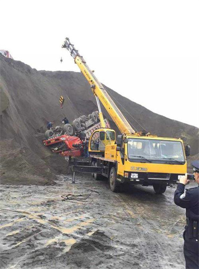 阿巴嘎旗上犹道路救援